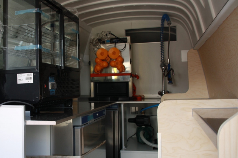 Estafette vente de jus de fruit 